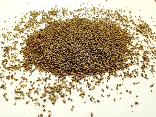 Yellow Brown Fragrance Bentonite Cat Litter Clamping Cat Litter Round Granules - Sizes: 0.5-2 mm, 2-5 mm | Tumbled Surface Treatment, Versatile Packing Options