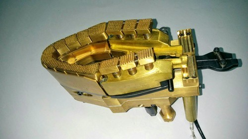 पूरा एम एंड बी ग्लू इंजेक्टर