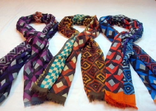 लाल थोक ऊन मोडल प्रिंट स्कार्फ