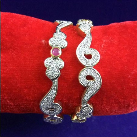 फैंसी रंगीन पत्थर की चूड़ियाँ