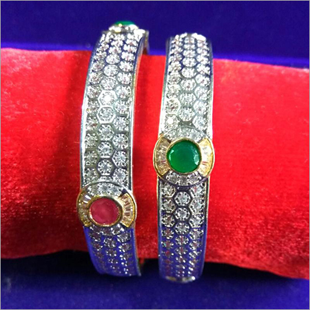 फैंसी रंगीन पत्थर की चूड़ियाँ