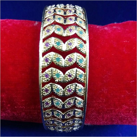 कलर स्टोन गोल्डन बांग्लेस