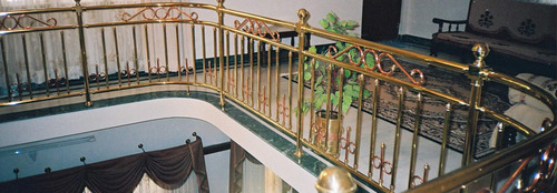 पीतल की रेलिंग