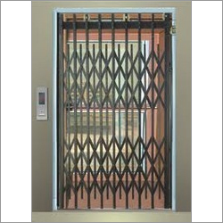 हाथ से खोली जाने वाली दरवाजों वाले लिफ्ट