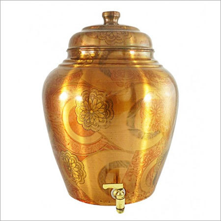 हैमर किया हुआ तांबे का पानी का बर्तन