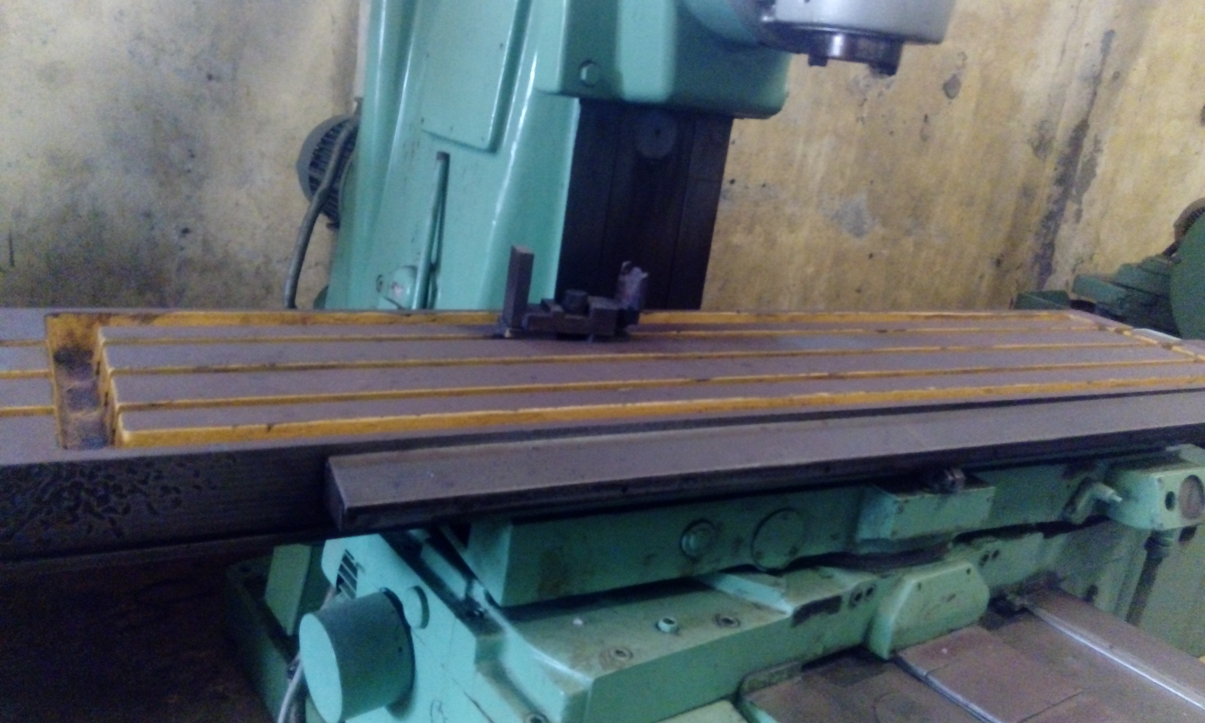 Universal Vertical And Horizontal Milling - Cast Iron, 2000-450mm Dimensions | 1400mm X-axis Travel, 450mm Y-axis Travel, 500mm Z-axis Travel, Iso 50 Spindle