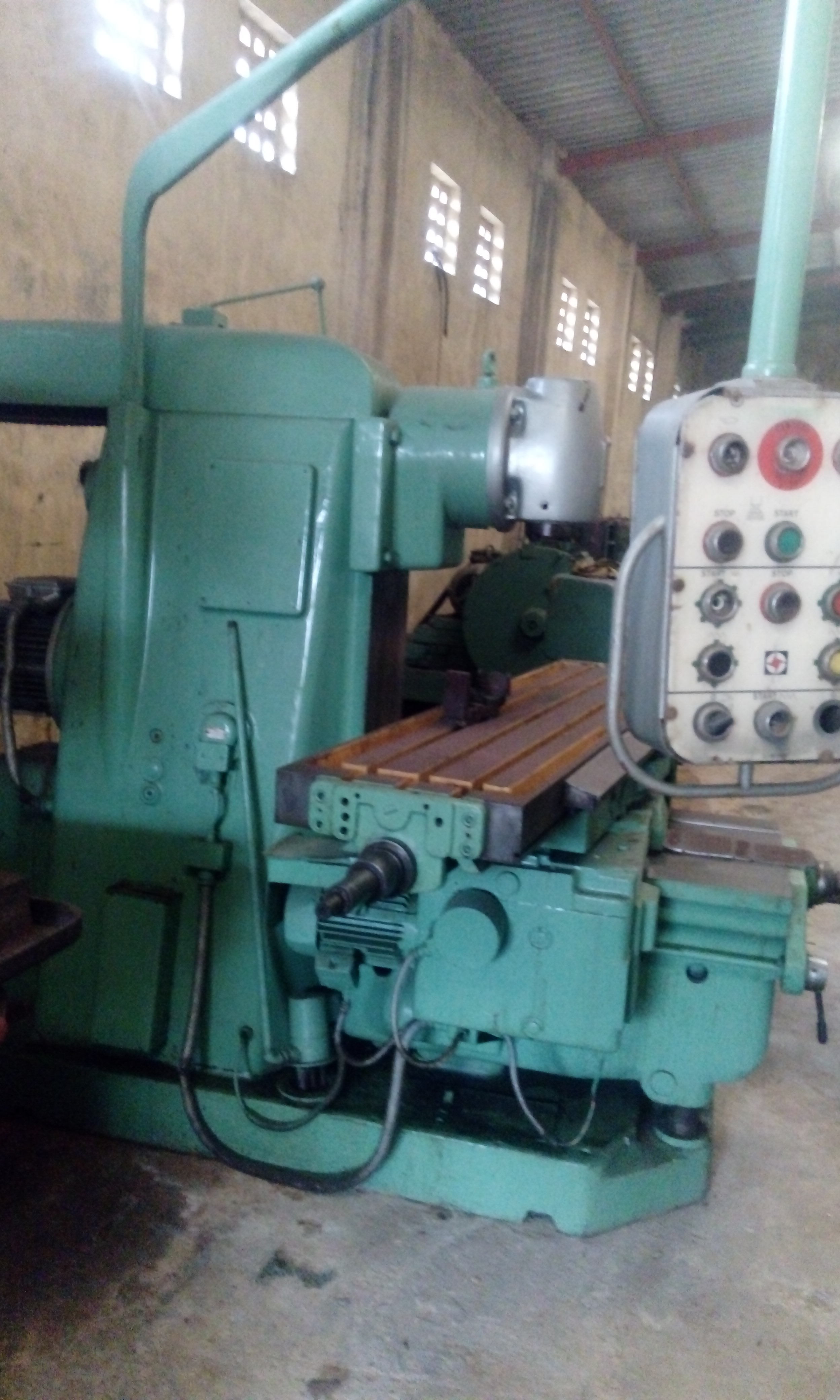 Universal Vertical And Horizontal Milling - Cast Iron, 2000-450mm Dimensions | 1400mm X-axis Travel, 450mm Y-axis Travel, 500mm Z-axis Travel, Iso 50 Spindle