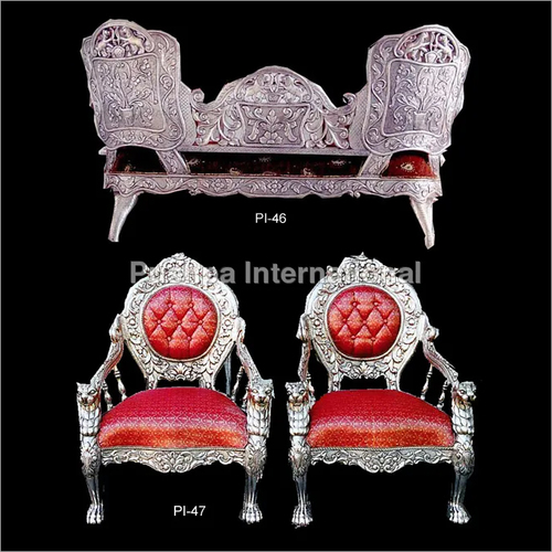 पॉलिश किया हुआ सजावटी सिल्वर कलर का सोफा