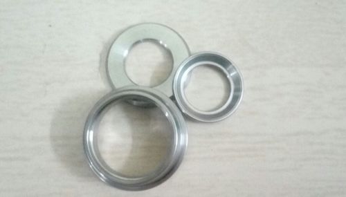 स्टेनलेस स्टील की अंगूठियाँ