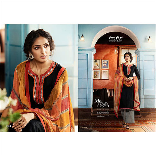 महिलाओं के ब्रांडेड सूट