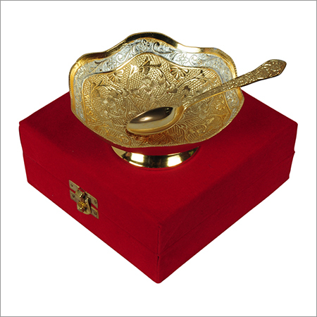 चांदी और सोने की परत चढ़ी पीतल की सर्विंग बाउल