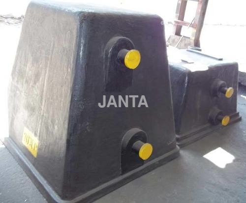 Square Slag Pot का उपयोग धातु उद्योग में निकलने वाले स्लैग को इकट्ठा करने के लिए किया जाता है। यह एक मजबूत और स्थायी उपकरण है जो उच्च तापमान को सहन कर सकता है।