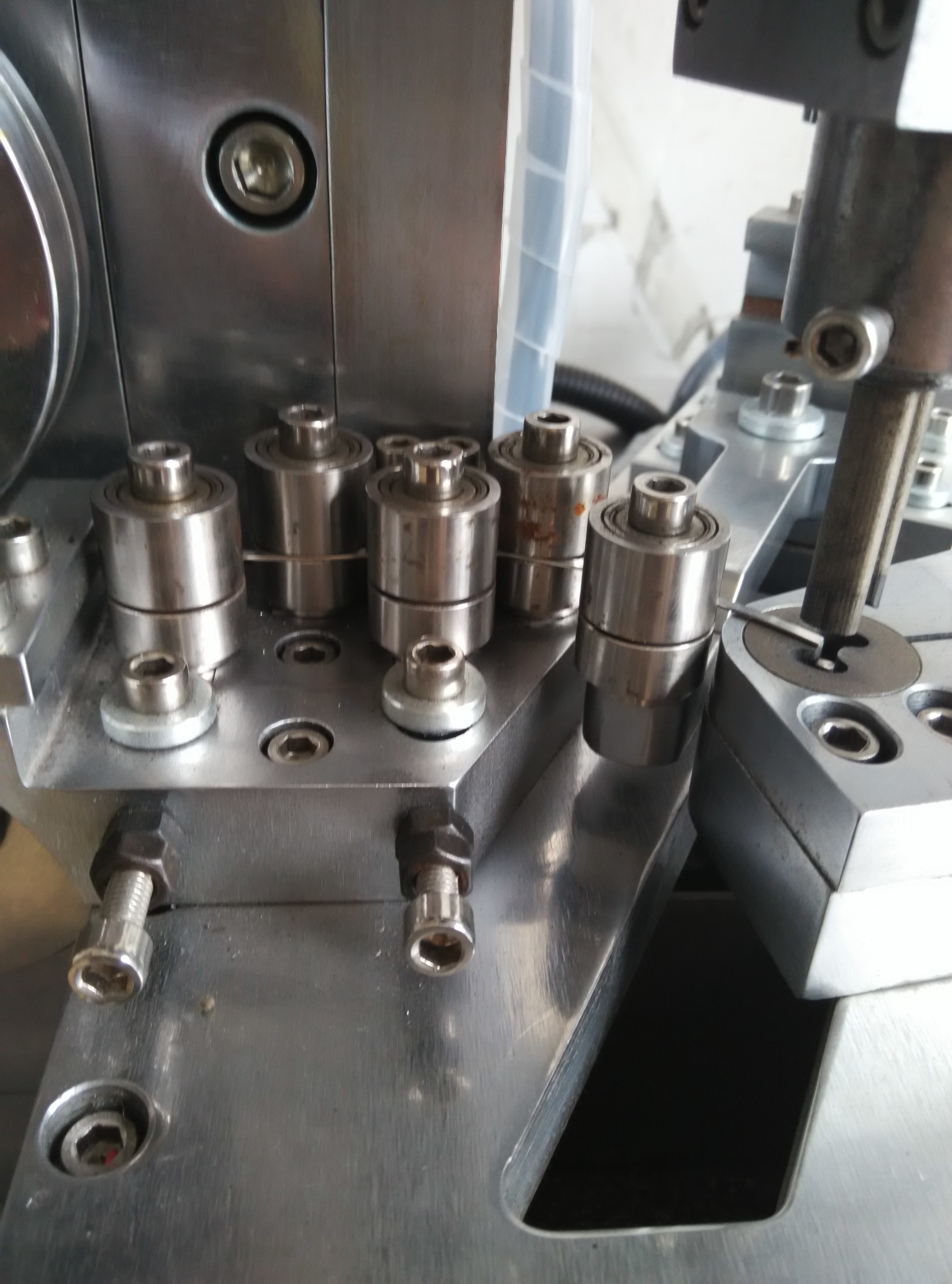 Textile Machinery Automatic Underwire Forming Machine