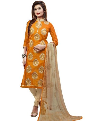 नारंगी और बेज चूड़ीदार सूट