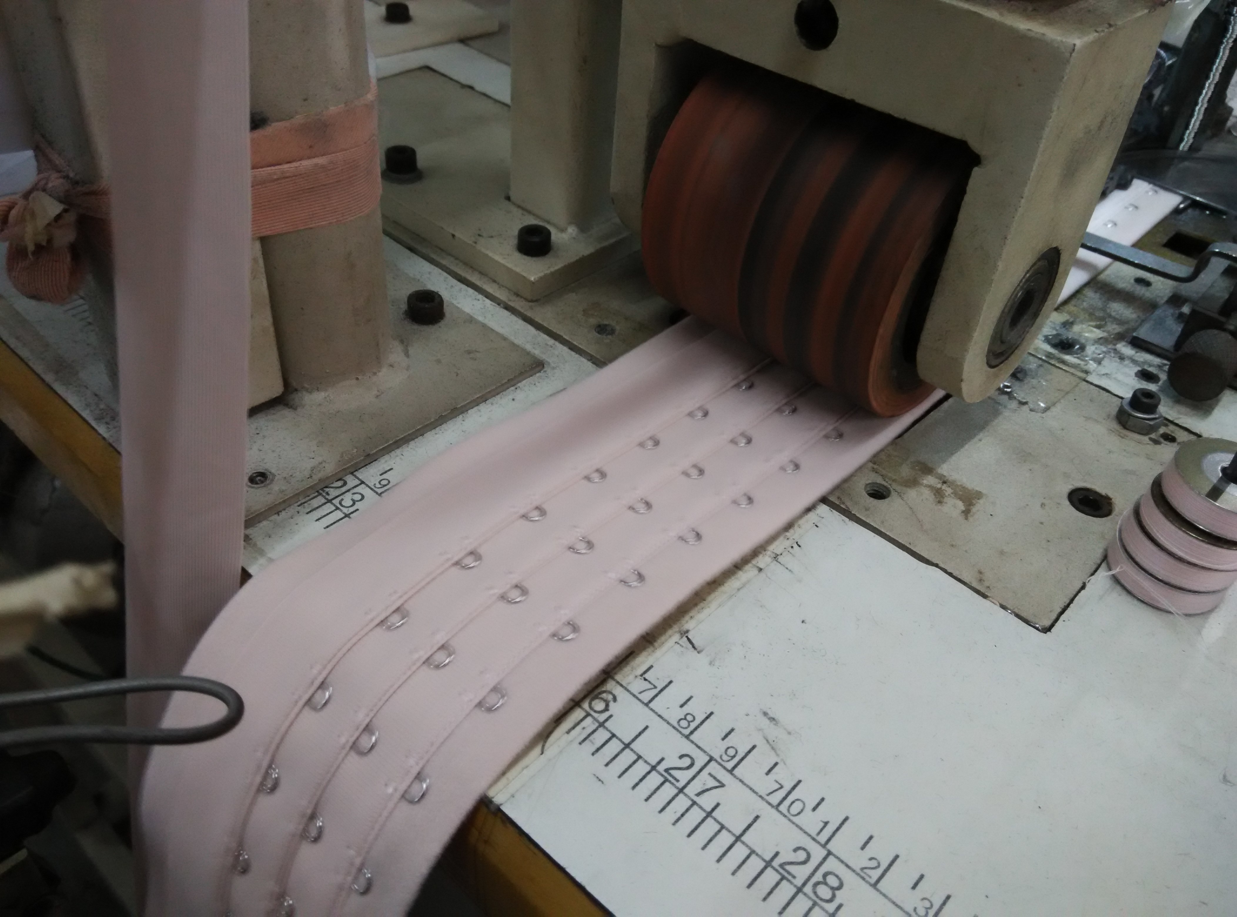 Middle Speed Automatic Hook And Eye Tape Sewing Machine