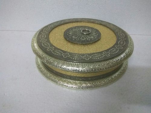 सूखे मेवे का डिब्बा
