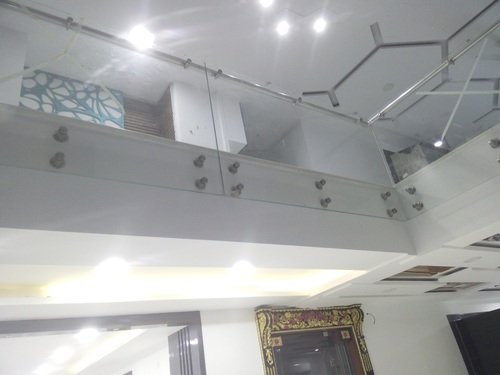 गढ़ा आयरन एसएस ग्लास रेलिंग