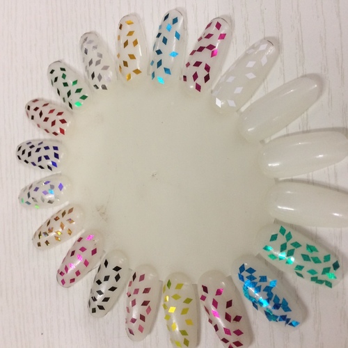 हीरे के आकार का चमकदार कण