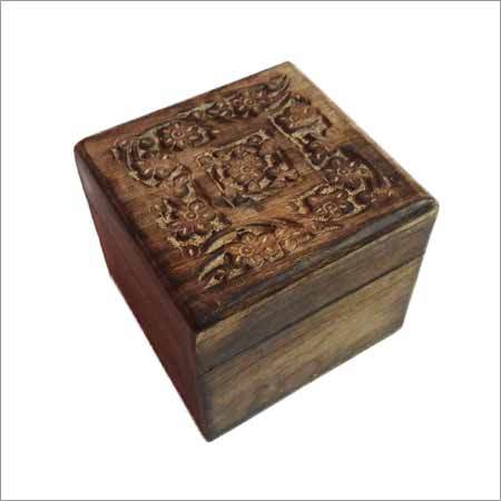 सजावटी लकड़ी के डिब्बे