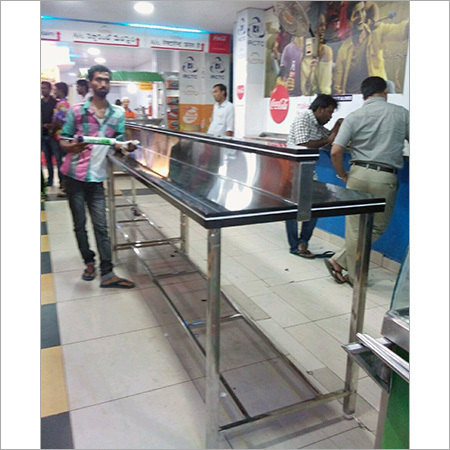 स्टेनलेस स्टील कैफे टेबल