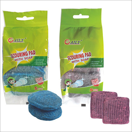 साबुन के साथ स्कॉरिंग पैड
