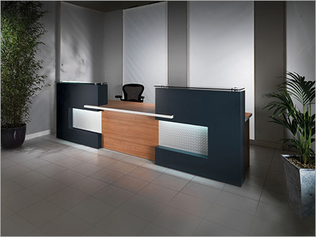 लकड़ी का स्वागत तालिका