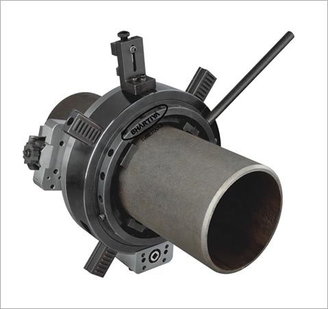 Pipe Cutting Bevelig Machine (Auto Centre) - Color: Multicolor