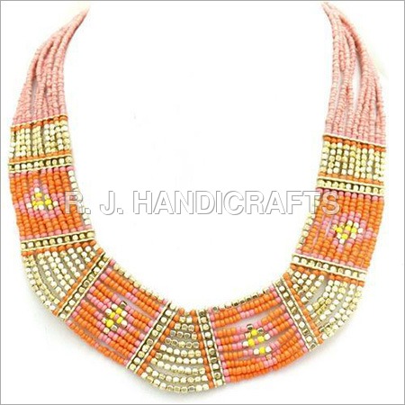 बीड वेवेन नेकलेस