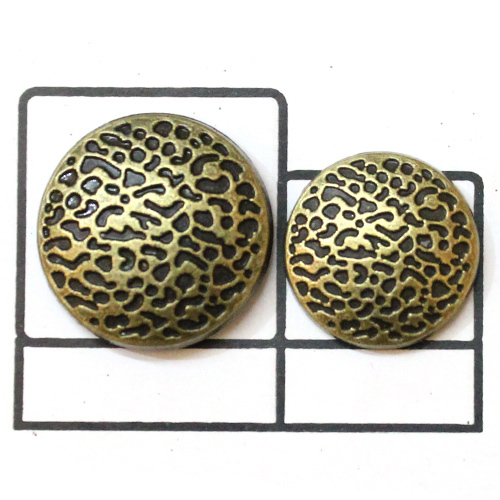 गोल्डन ग्रीन मेटल बटन