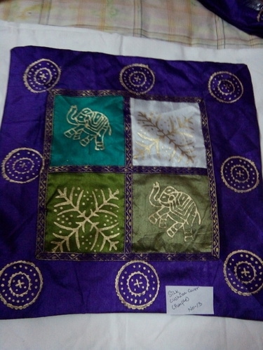 रेशमी कुशन कवर