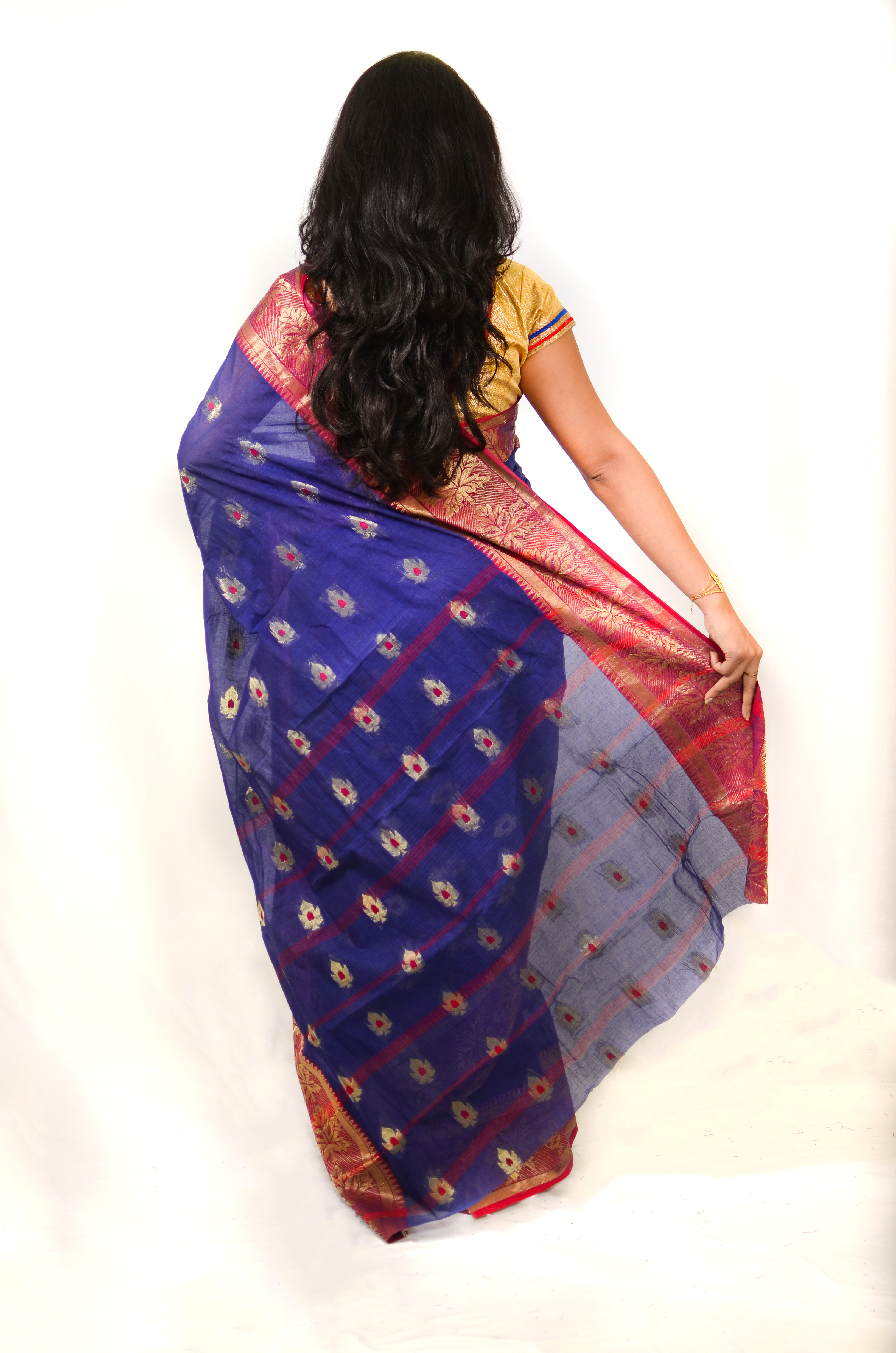 Plain Cotton Saree With Pata Buti