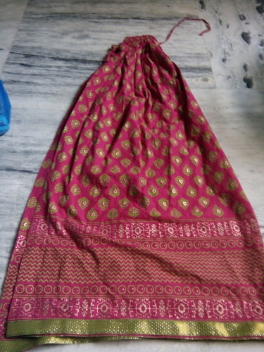 स्वर्ण मुद्रित स्कर्ट्स