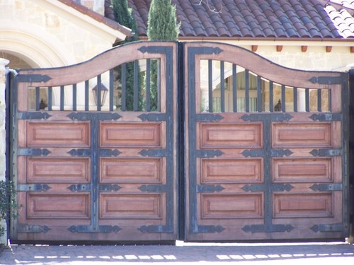 स्वचालित झूलते गेट्स