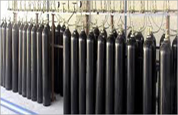 Oxygen Cylinder Manifold - Steel, Various Cylinder Sizes | 150 Bar Pressure Rating, 10-15 LPM Flow Rate, Pressure Relief Valve, Customizable Dimensions, High Tensile Strength, Extended Durability, Perfect Finish