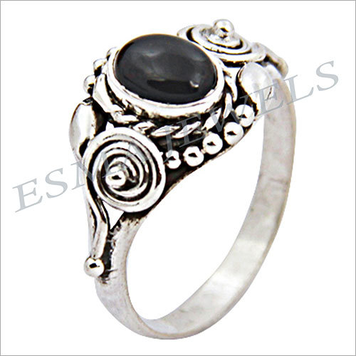 स्टर्लिंग सिल्वर रत्न अंगूठियाँ