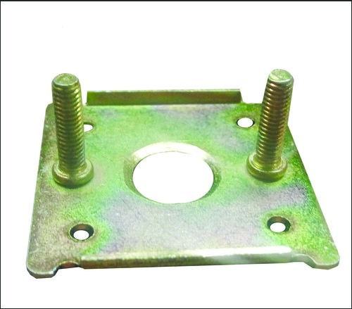 शीट मेटल ब्रैकेट इन्सर्ट के साथ