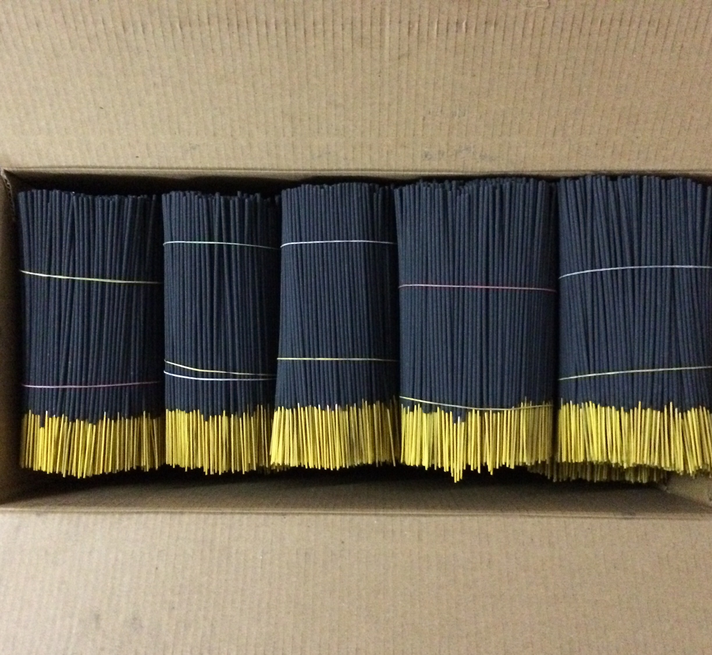 Black Raw Agarbatti - Unscented, 8" & 9" | 40 Minutes Burning Time, Anti-odour And Aromatic For Religious And Therapeutic Use