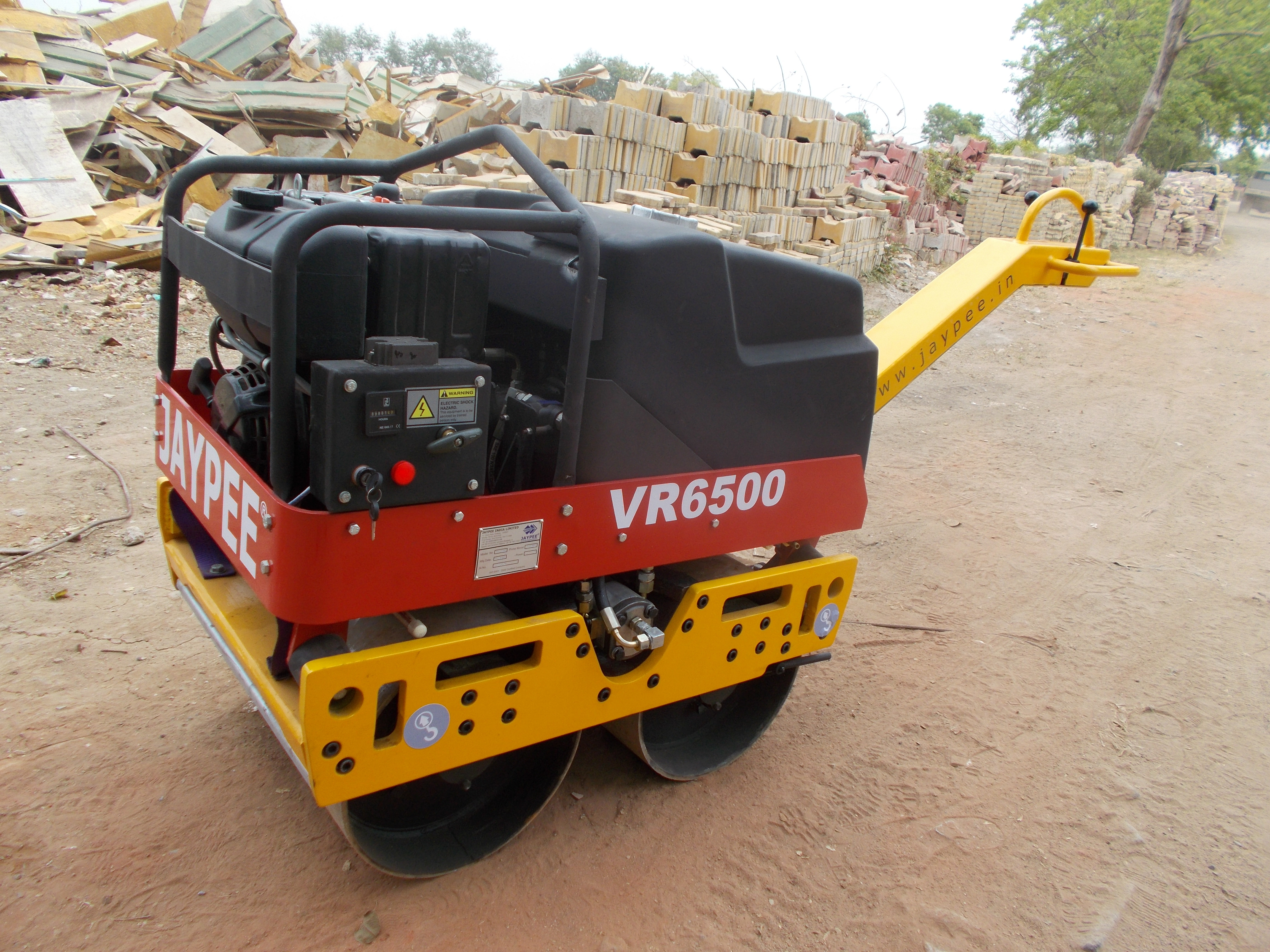 Jaypee Walk Behind Vibratory Roller - Dimension (L*w*h): 255 * 106 * 73 Centimeter (Cm)