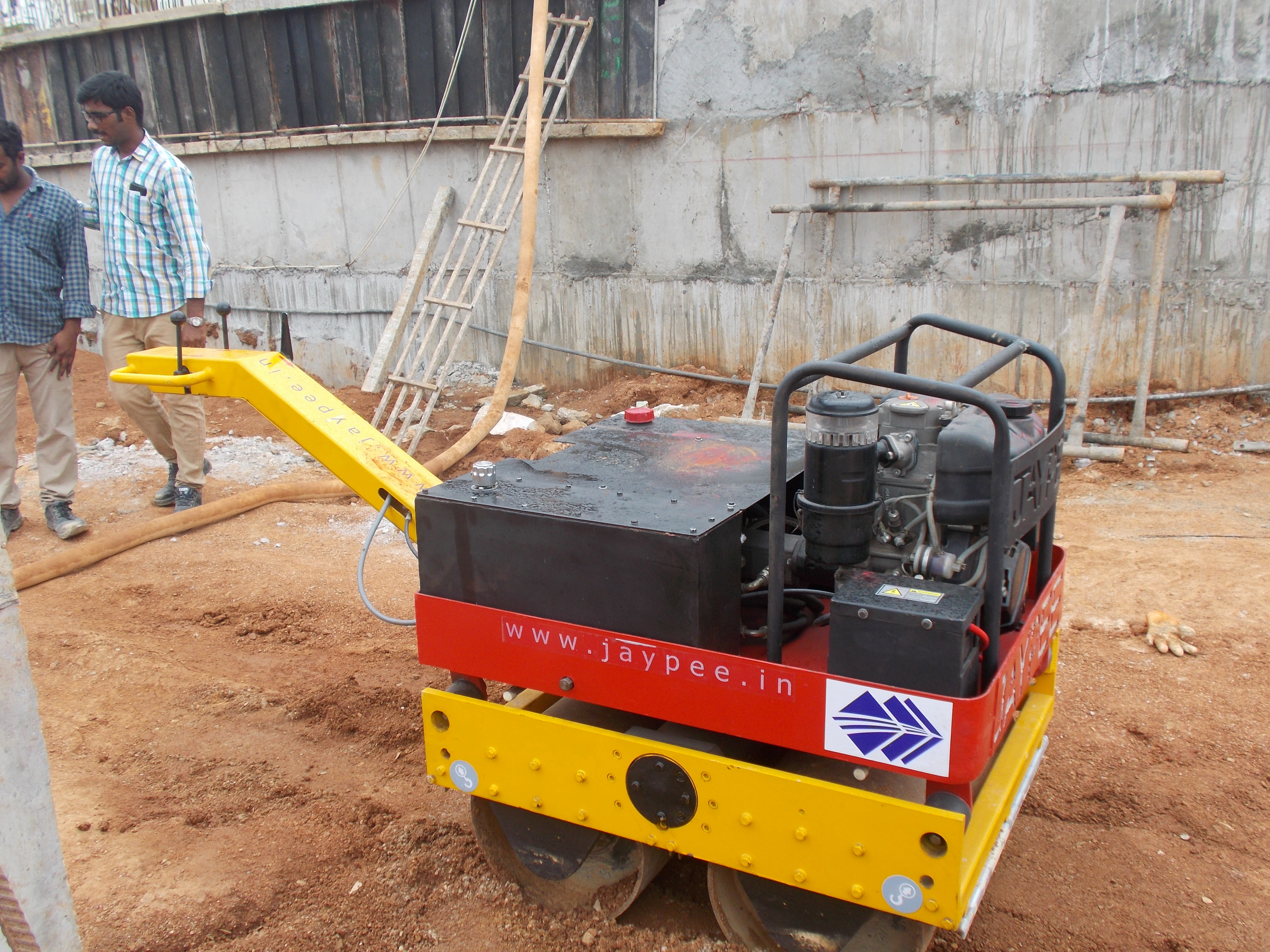 Jaypee Walk Behind Vibratory Roller - Dimension (L*w*h): 255 * 106 * 73 Centimeter (Cm)