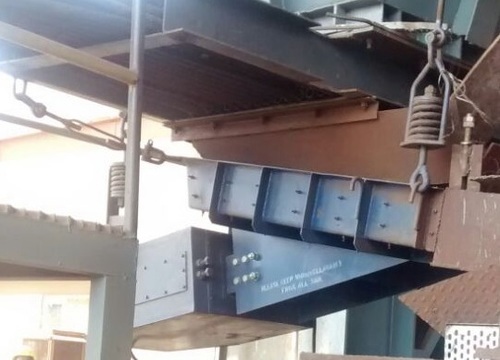 Vibrating Feeder - Durable Metal Design , High Efficiency with Gravity and Vibration Support