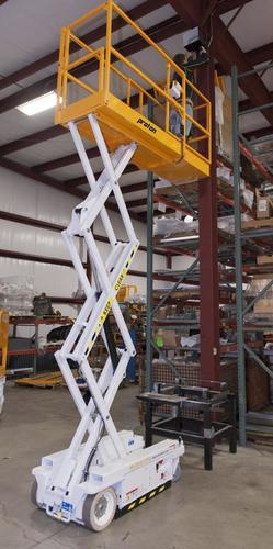 कैंची लिफ्ट केबिन के साथ