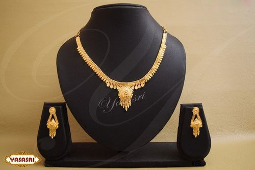 Fashionable Designer Necklace - Gold Plated, 16-20 Inch | Pearl and Quartz Accents, Perfect for Gifts and Parties