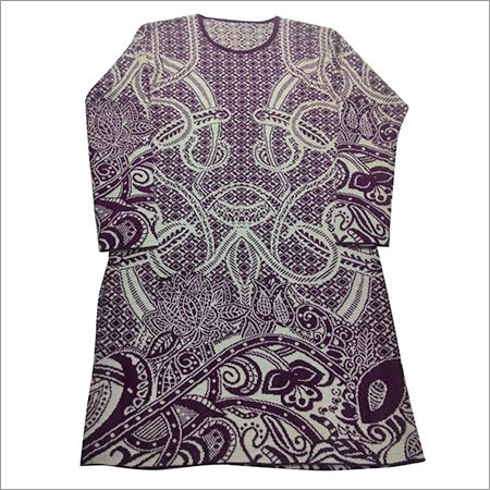 लंबे ऊनी कुर्तिस