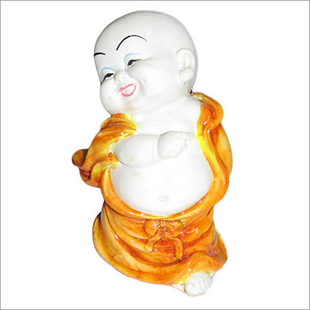 हंसते हुए बेबी बुद्ध का प्रतिमा
