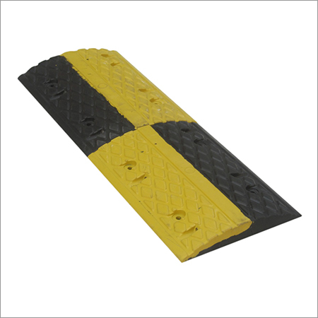 ब्लैक एंड यलो एब्स स्पीड ब्रेकर