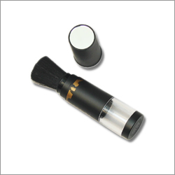 पाउडर डिस्पेंसिंग ब्रश