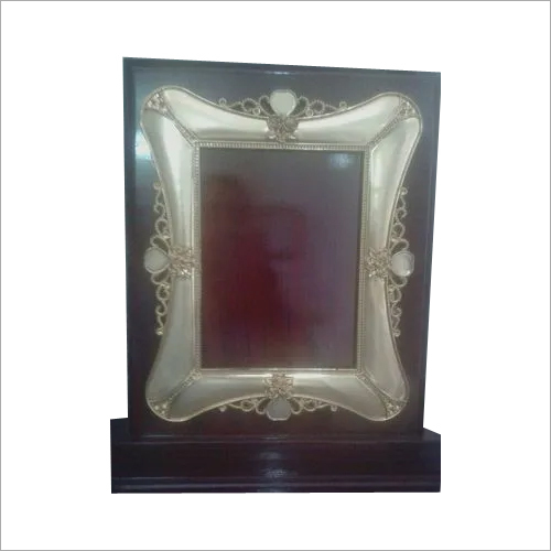 हाथ से बने हुए लकड़ी के ट्रॉफी