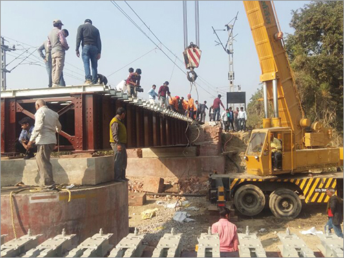 निर्माण क्रेन किराए पर सेवाएं