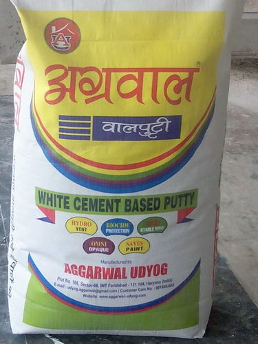 सफेद सीमेंट आधारित दीवार पुती