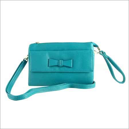 कैप्रेज़े हैंडबैग्स